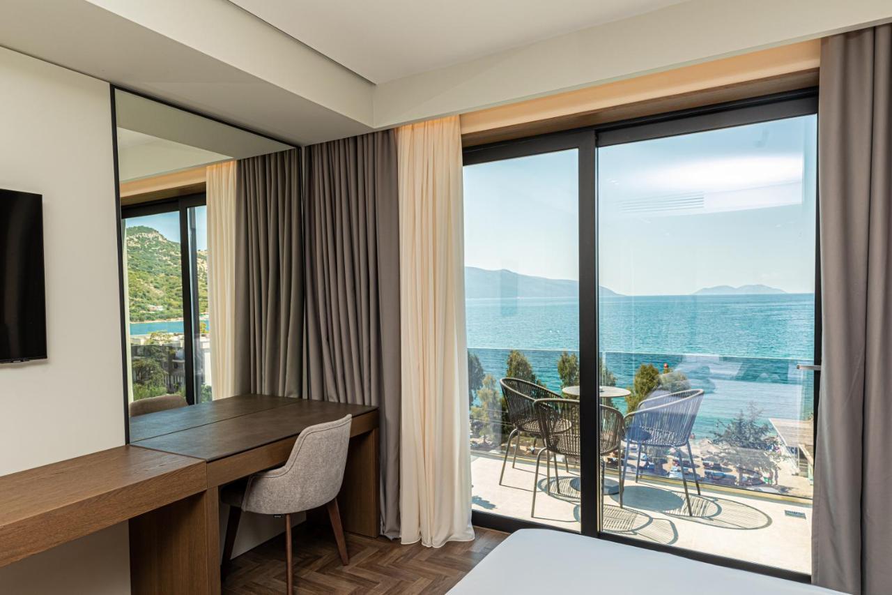 Radhimë Mazarine Hotel, Vlore, Albania מראה חיצוני תמונה