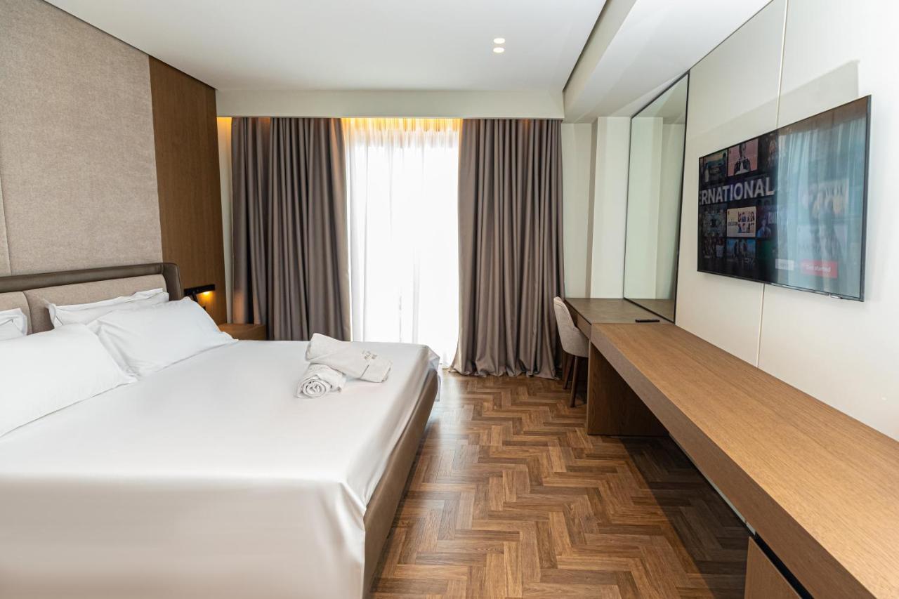 Radhimë Mazarine Hotel, Vlore, Albania מראה חיצוני תמונה