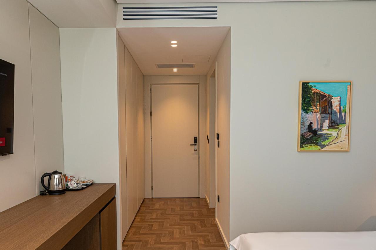 Radhimë Mazarine Hotel, Vlore, Albania מראה חיצוני תמונה