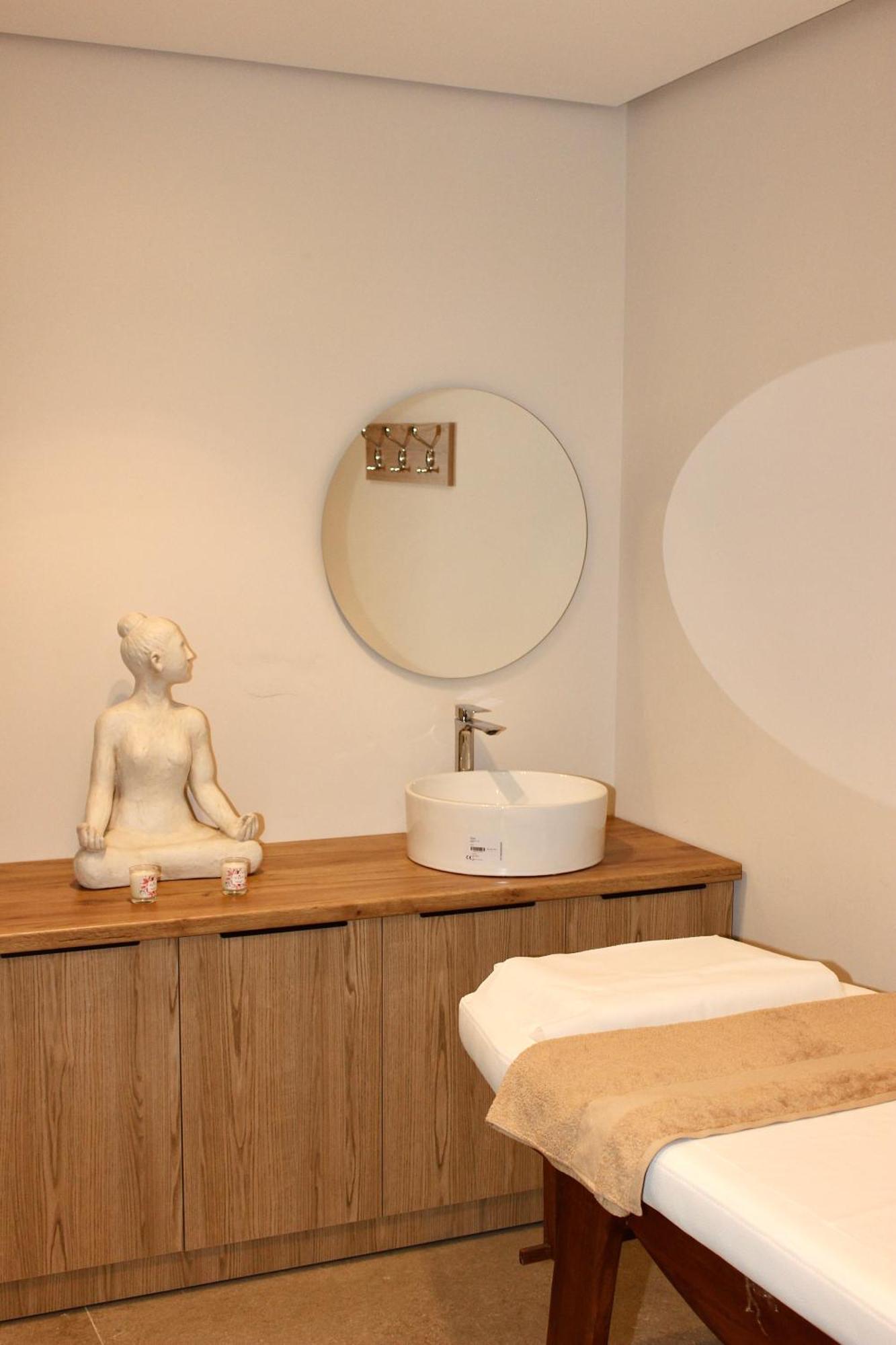 Radhimë Mazarine Hotel, Vlore, Albania מראה חיצוני תמונה