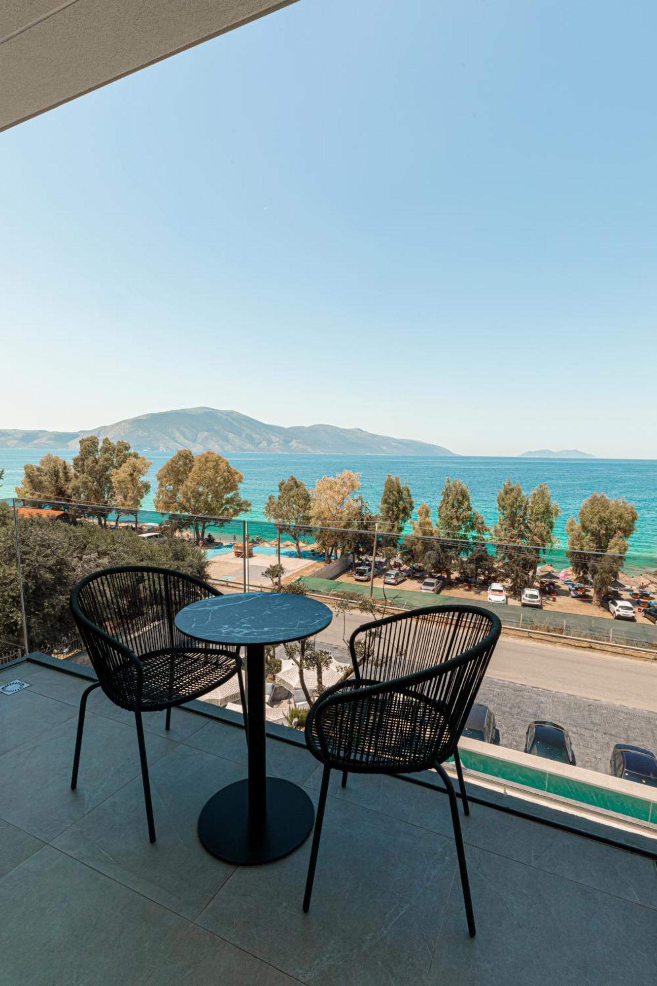 Radhimë Mazarine Hotel, Vlore, Albania מראה חיצוני תמונה
